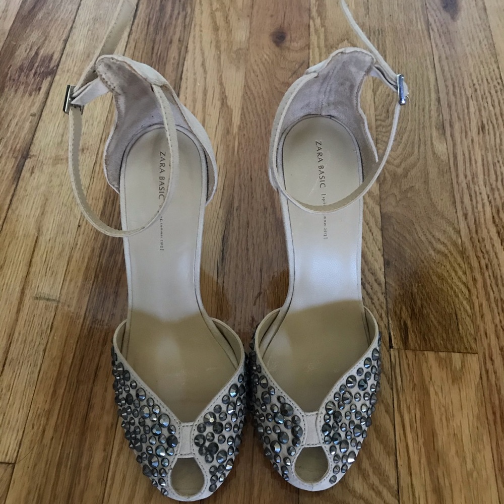 Cute Zara high heel shoes -size 36